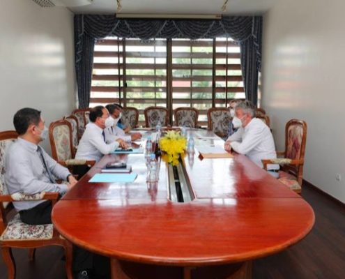 Establishing cooperation with Calmette-Hospital, represented by H.E.Professor Chheang Ra Establishing cooperation with Calmette-Hospital, represented by H.E.Professor Chheang Ra