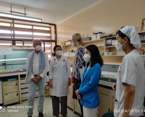 Visit of laboratory in Calmette-Hospital: CB, Dr. Friederike Kauer, Dr. Thay Ratanak and staff Visit of laboratory in Calmette-Hospital: CB, Dr. Friederike Kauer, Dr. Thay Ratanak and staff